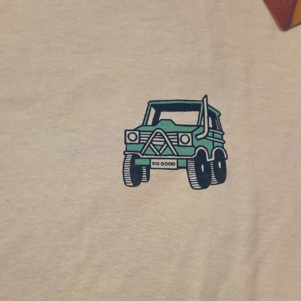 Cotopaxi Women's Cream T-Shirt with Car Graphic - Picture 3 of 5